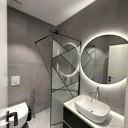 Adger Luxury Τίρανα